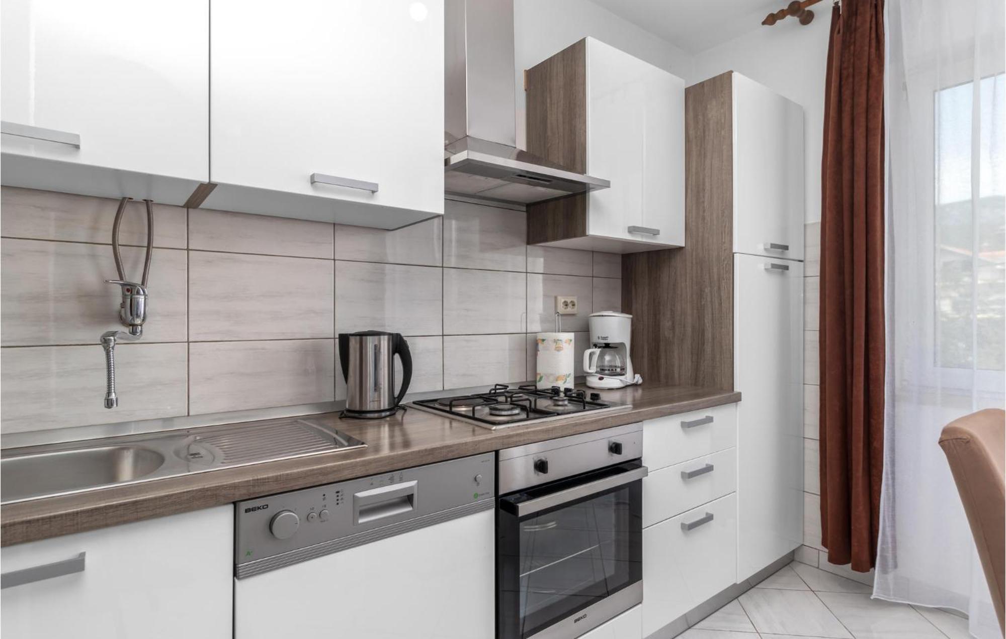 Nice Apartment In Jadranovo With Wifi Exteriör bild