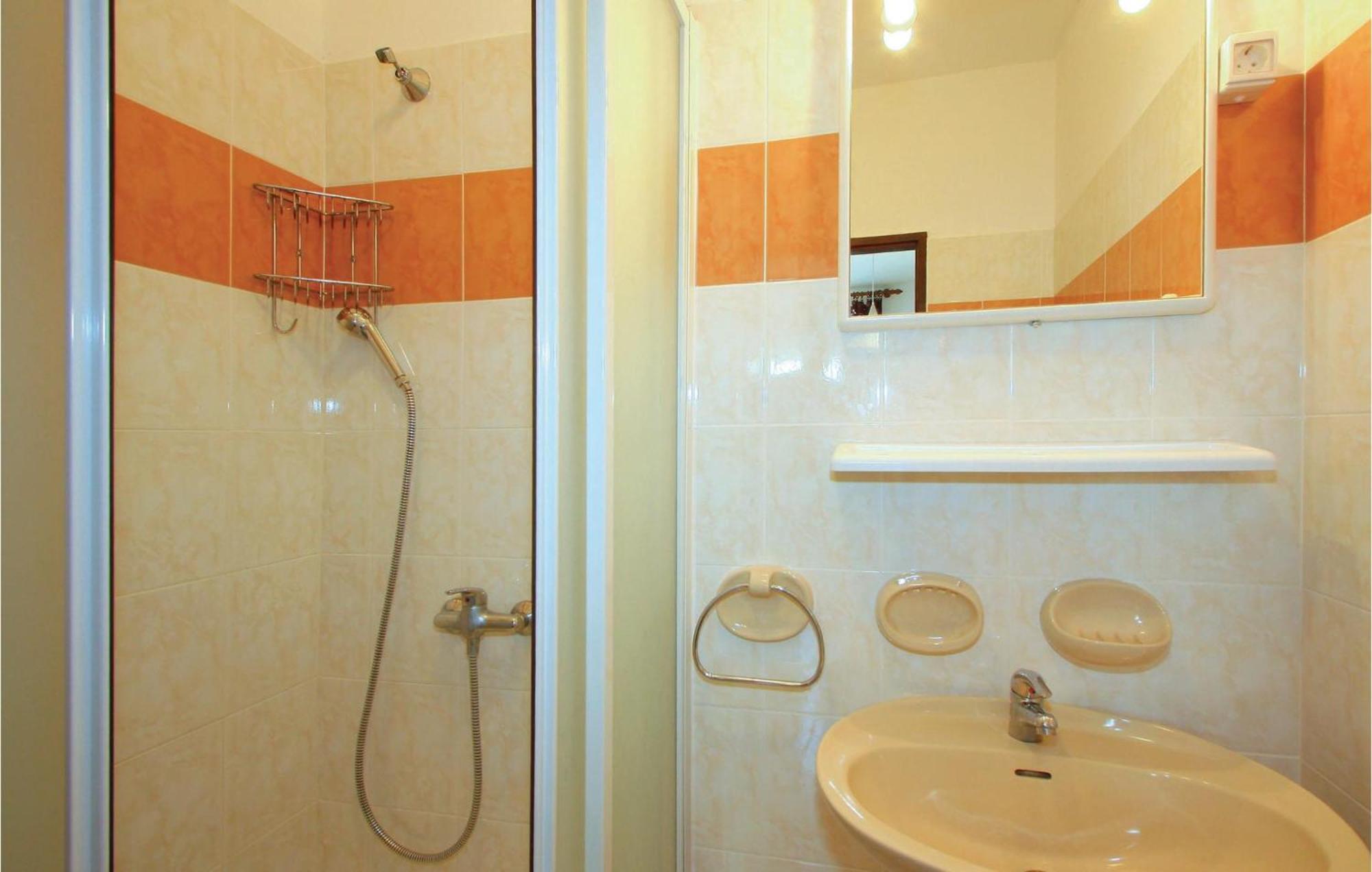 Nice Apartment In Jadranovo With Wifi Exteriör bild