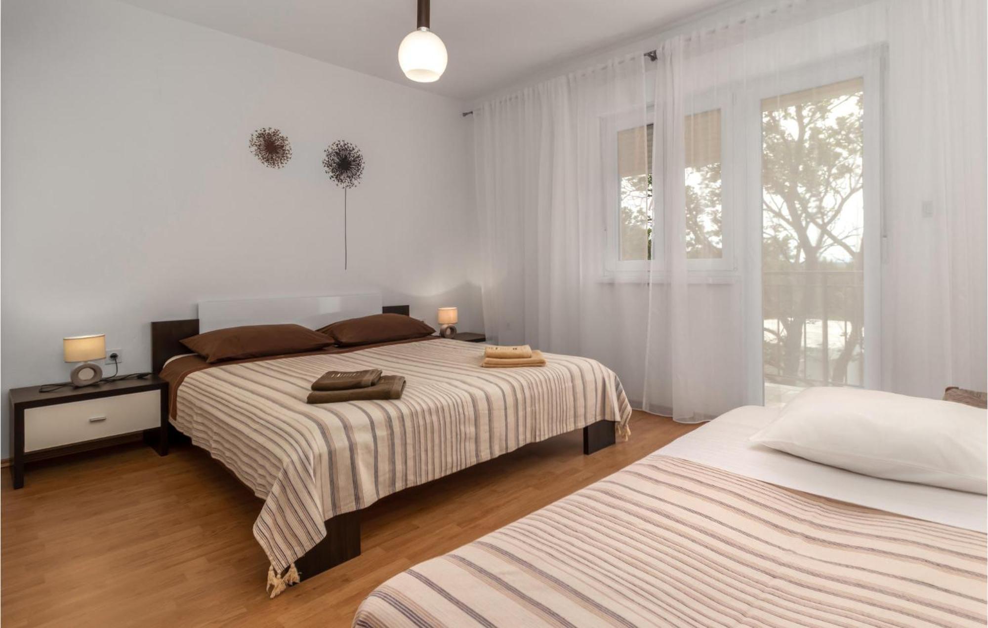 Nice Apartment In Jadranovo With Wifi Exteriör bild
